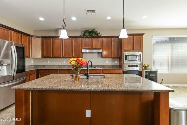 2574 E DONATO Drive, Gilbert, AZ 85298