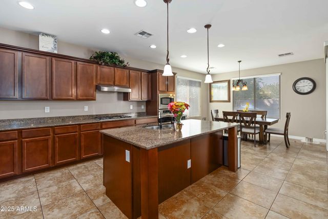 2574 E DONATO Drive, Gilbert, AZ 85298