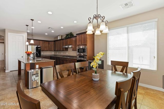 2574 E DONATO Drive, Gilbert, AZ 85298