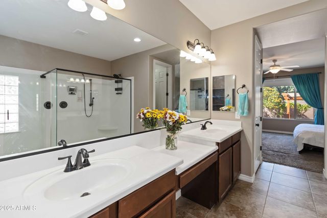 2574 E DONATO Drive, Gilbert, AZ 85298