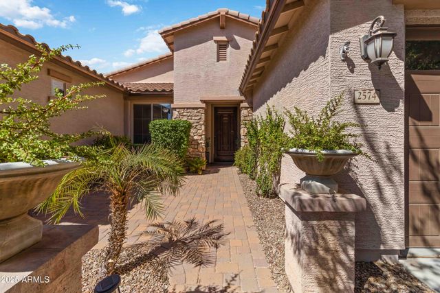 2574 E DONATO Drive, Gilbert, AZ 85298