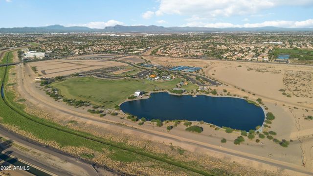 2574 E DONATO Drive, Gilbert, AZ 85298