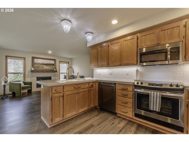 2484 Ne NICKI Ct, Hillsboro, OR 97124