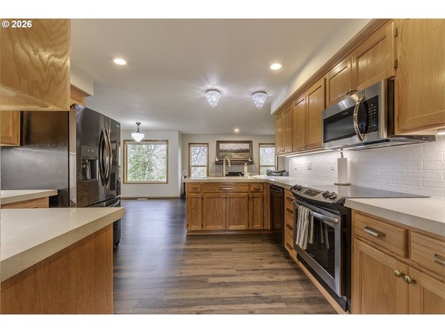 2484 Ne NICKI Ct, Hillsboro, OR 97124