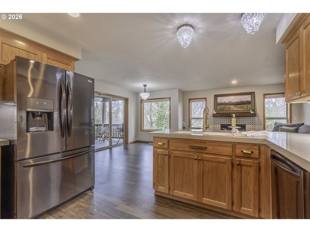 2484 Ne NICKI Ct, Hillsboro, OR 97124