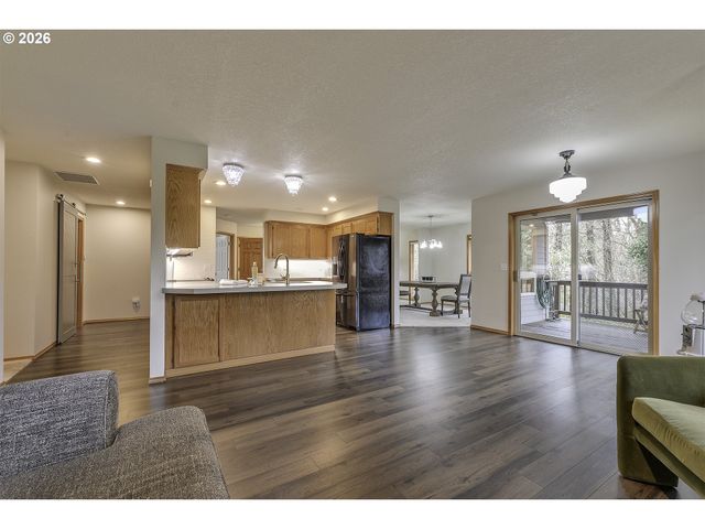 2484 Ne NICKI Ct, Hillsboro, OR 97124