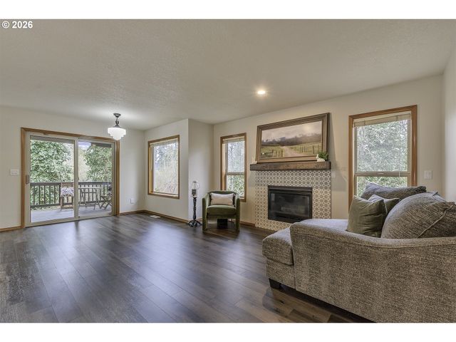 2484 Ne NICKI Ct, Hillsboro, OR 97124