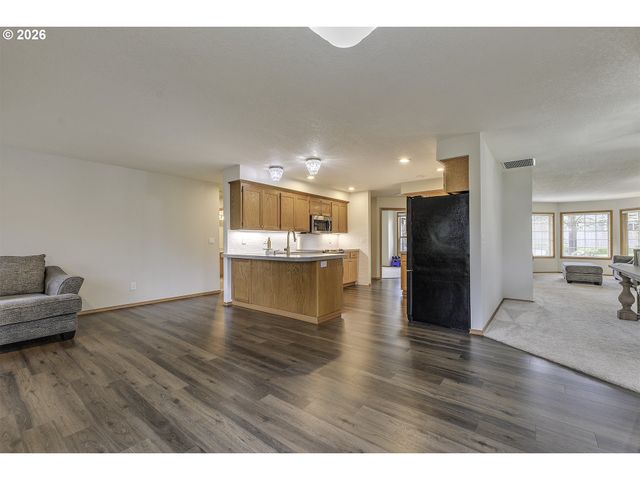 2484 Ne NICKI Ct, Hillsboro, OR 97124