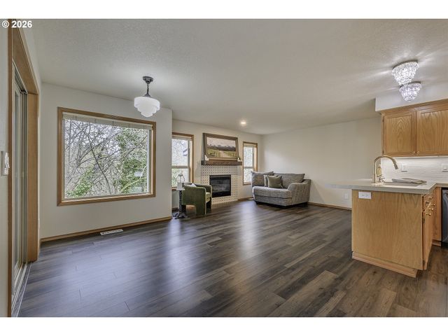 2484 Ne NICKI Ct, Hillsboro, OR 97124