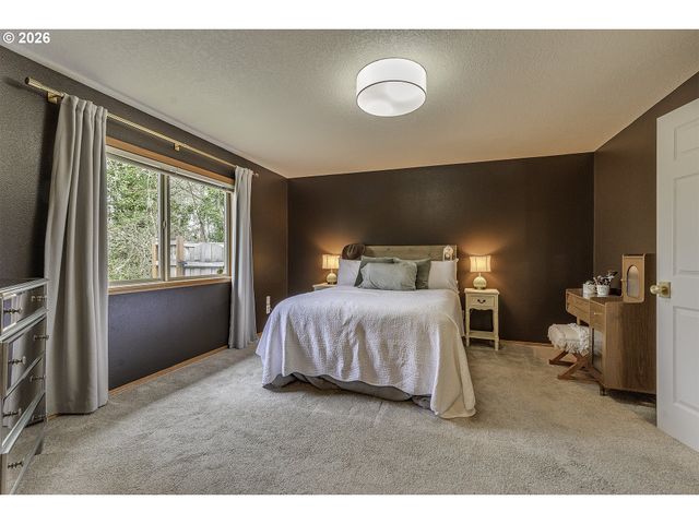 2484 Ne NICKI Ct, Hillsboro, OR 97124