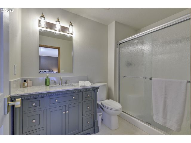 2484 Ne NICKI Ct, Hillsboro, OR 97124