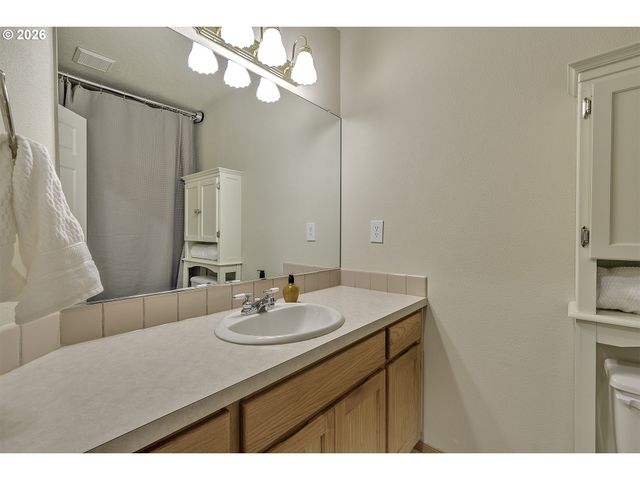 2484 Ne NICKI Ct, Hillsboro, OR 97124