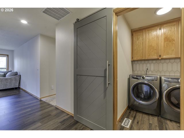 2484 Ne NICKI Ct, Hillsboro, OR 97124