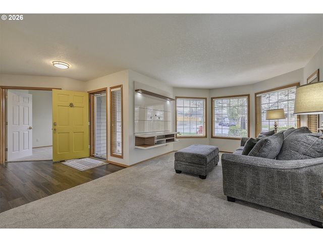 2484 Ne NICKI Ct, Hillsboro, OR 97124