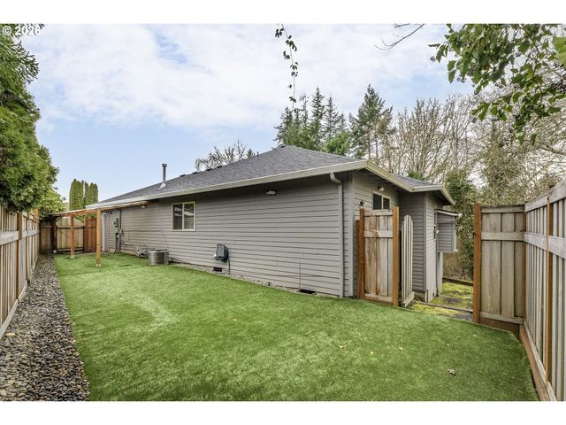 2484 Ne NICKI Ct, Hillsboro, OR 97124