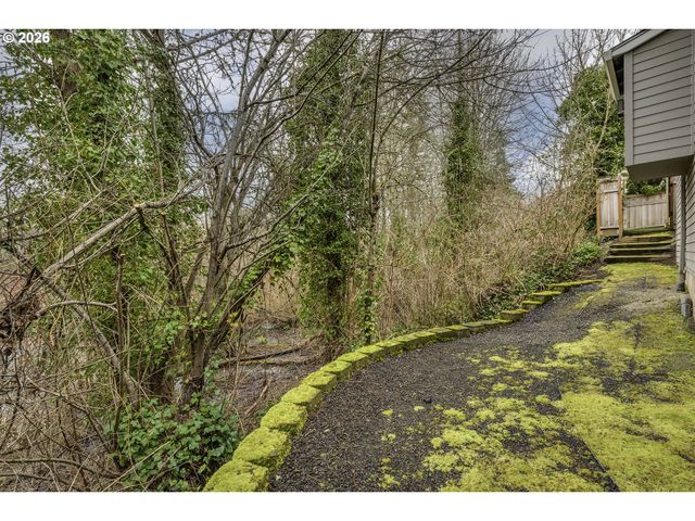 2484 Ne NICKI Ct, Hillsboro, OR 97124