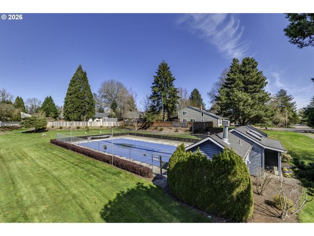 2484 Ne NICKI Ct, Hillsboro, OR 97124