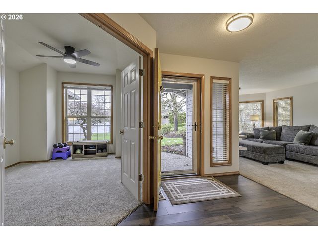 2484 Ne NICKI Ct, Hillsboro, OR 97124