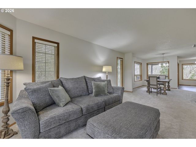 2484 Ne NICKI Ct, Hillsboro, OR 97124