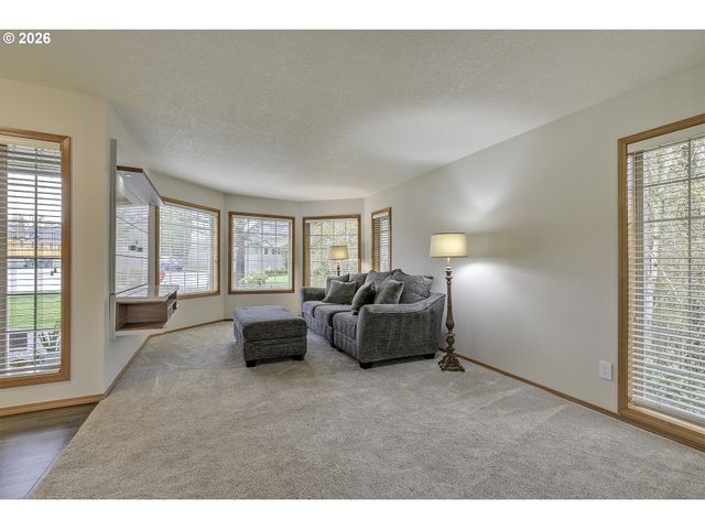 2484 Ne NICKI Ct, Hillsboro, OR 97124