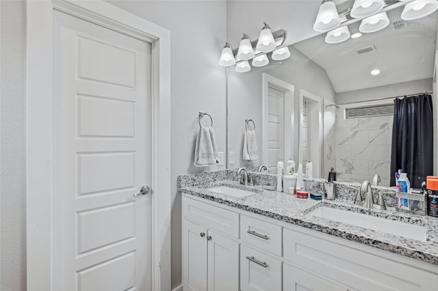 2209 N Hickory Street, Sherman, TX 75092