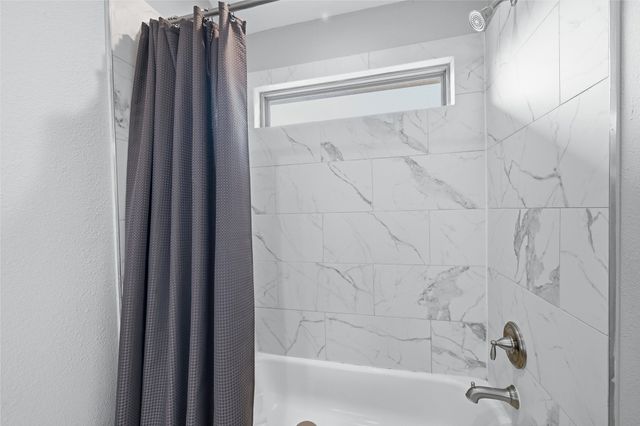 2209 N Hickory Street, Sherman, TX 75092