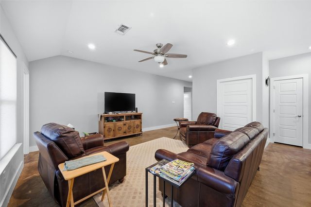 2209 N Hickory Street, Sherman, TX 75092