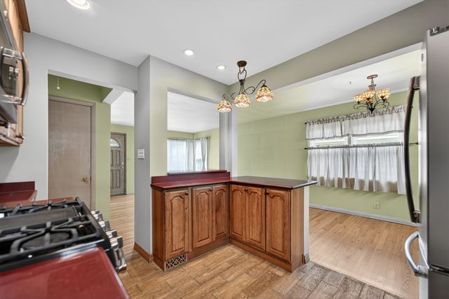 5012 N Busse Avenue, Chicago, IL 60656