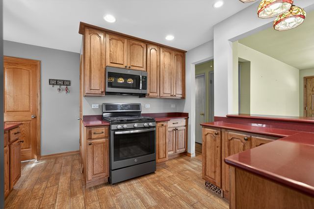 5012 N Busse Avenue, Chicago, IL 60656