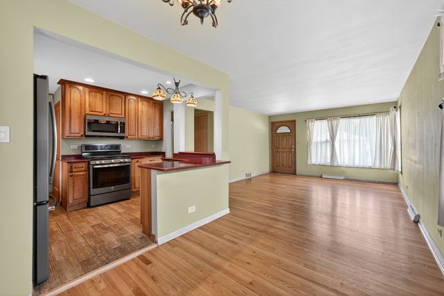 5012 N Busse Avenue, Chicago, IL 60656