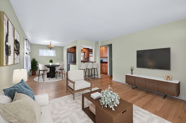 5012 N Busse Avenue, Chicago, IL 60656