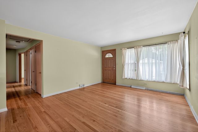 5012 N Busse Avenue, Chicago, IL 60656