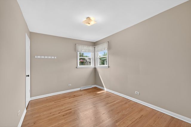 5012 N Busse Avenue, Chicago, IL 60656