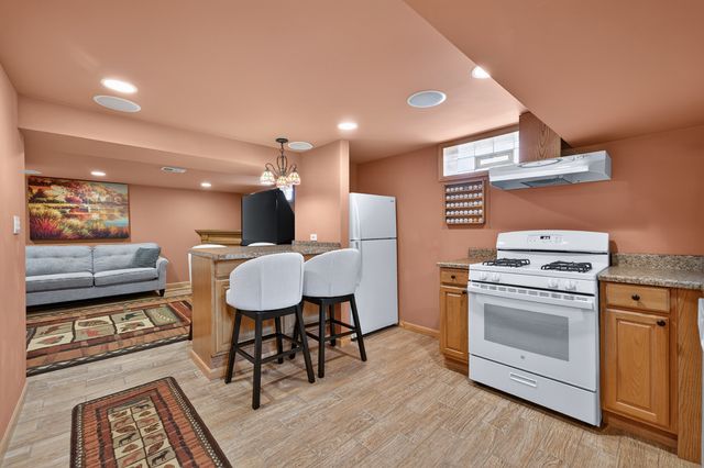 5012 N Busse Avenue, Chicago, IL 60656