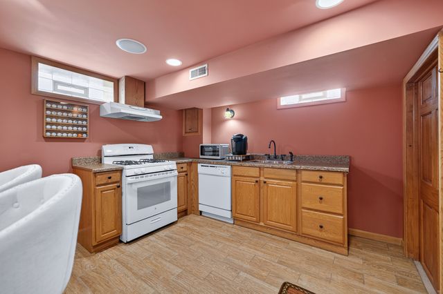 5012 N Busse Avenue, Chicago, IL 60656