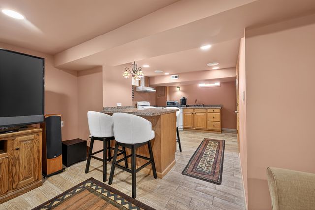 5012 N Busse Avenue, Chicago, IL 60656