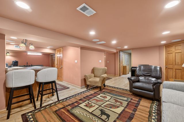 5012 N Busse Avenue, Chicago, IL 60656