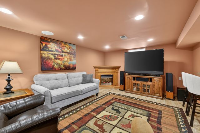 5012 N Busse Avenue, Chicago, IL 60656