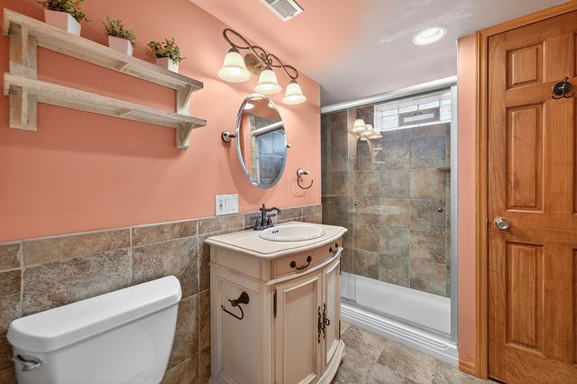5012 N Busse Avenue, Chicago, IL 60656