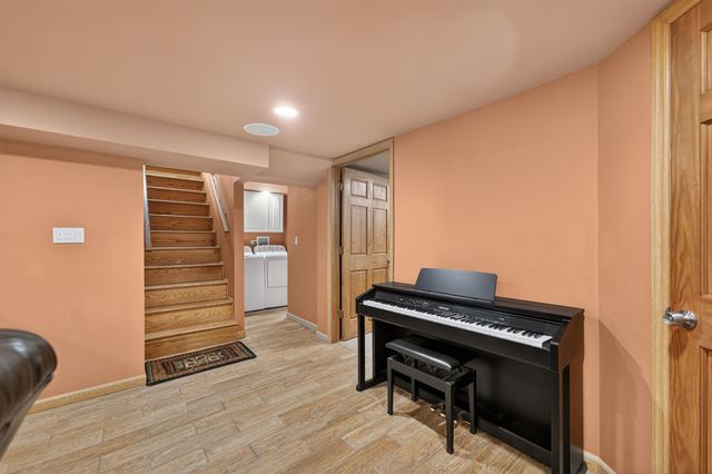 5012 N Busse Avenue, Chicago, IL 60656