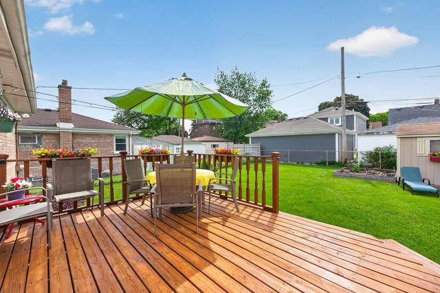 5012 N Busse Avenue, Chicago, IL 60656