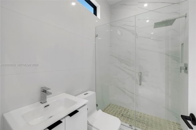 152 NW 165th St, Miami, FL 33169