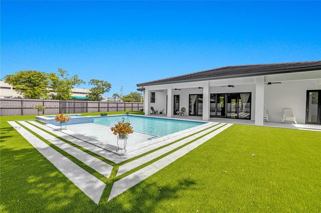 152 NW 165th St, Miami, FL 33169