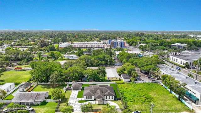 152 NW 165th St, Miami, FL 33169