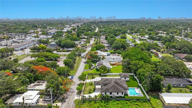152 NW 165th St, Miami, FL 33169