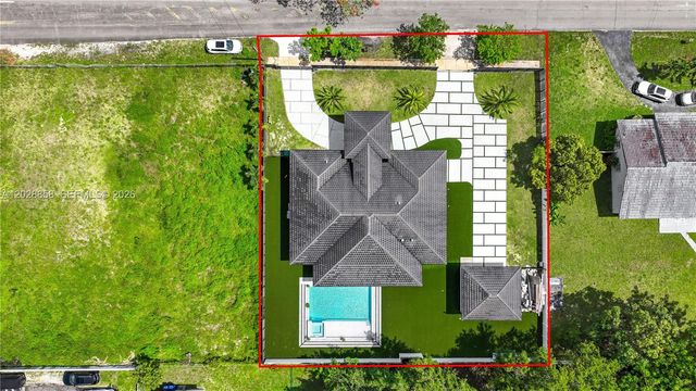 152 NW 165th St, Miami, FL 33169