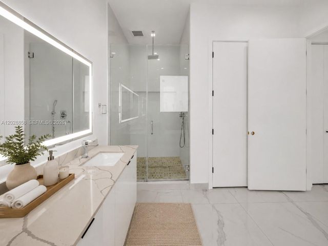 152 NW 165th St, Miami, FL 33169