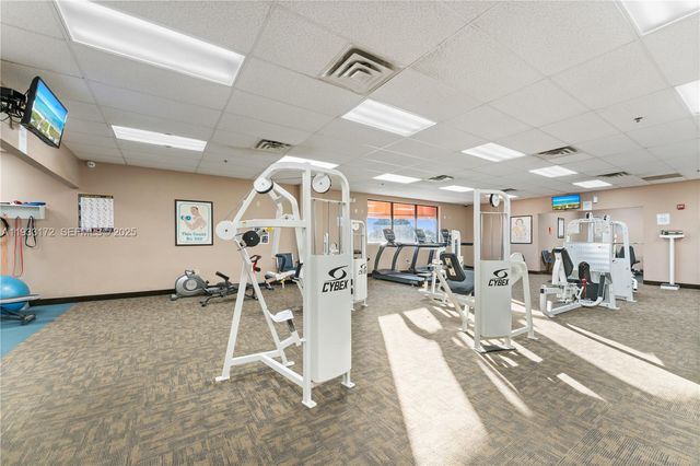 8901 S Hollybrook Boulevard 303, Pembroke Pines, FL 33025