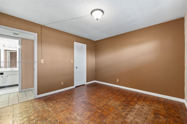 8901 S Hollybrook Boulevard 303, Pembroke Pines, FL 33025