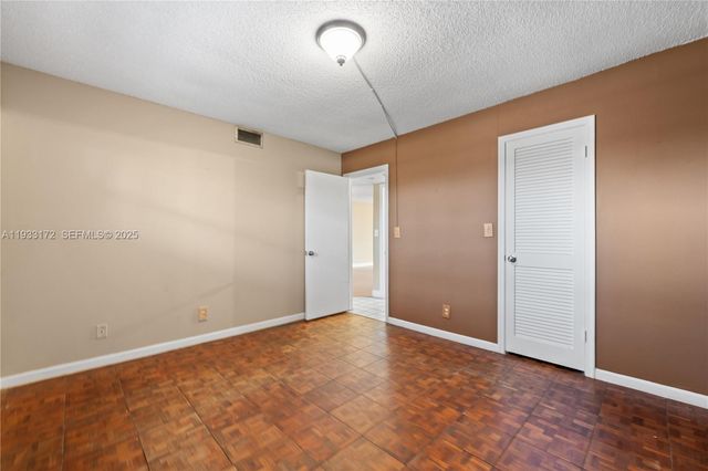 8901 S Hollybrook Boulevard 303, Pembroke Pines, FL 33025
